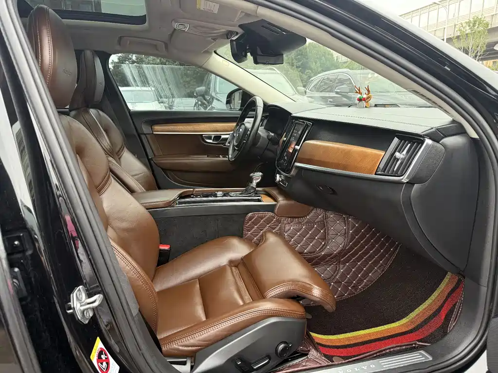 Volvo S90 — миниатюра 7
