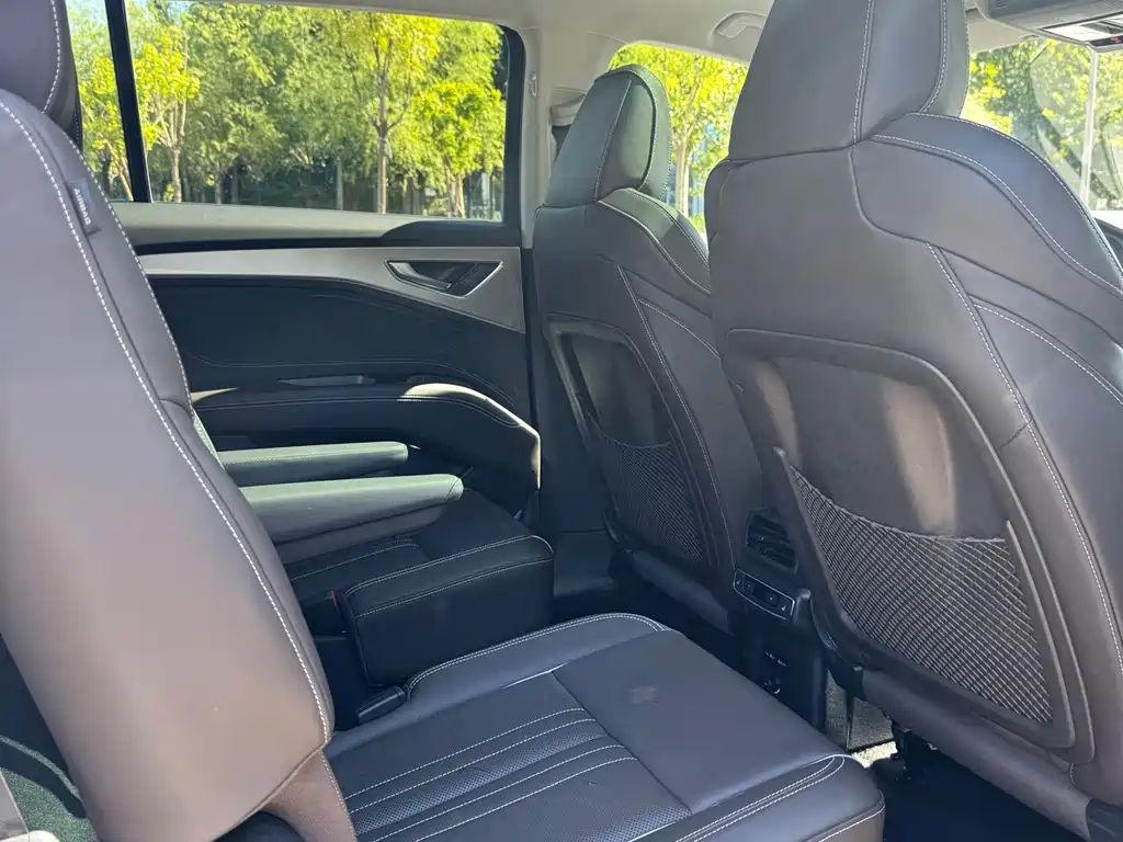Audi Q5 e-tron — миниатюра 18