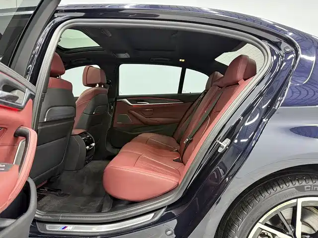 BMW 5 Series — миниатюра 8