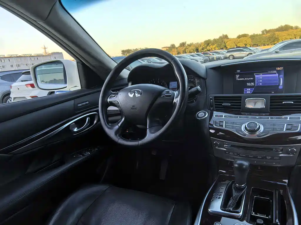 Infiniti Q70 — миниатюра 9