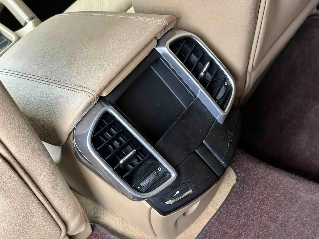 Porsche Cayenne — миниатюра 25