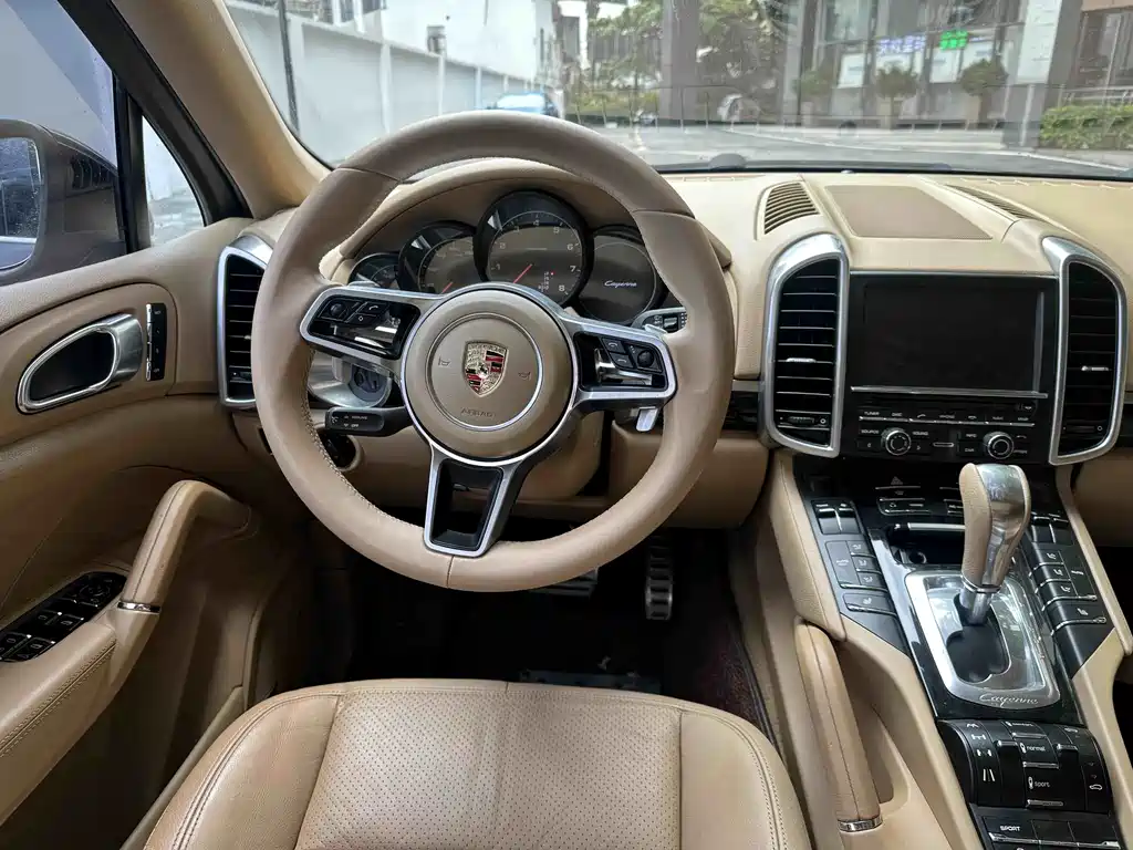 Porsche Cayenne — миниатюра 11