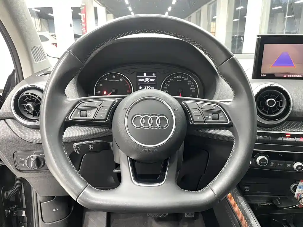 Audi Q2L 2022 35 TFSI Fashion