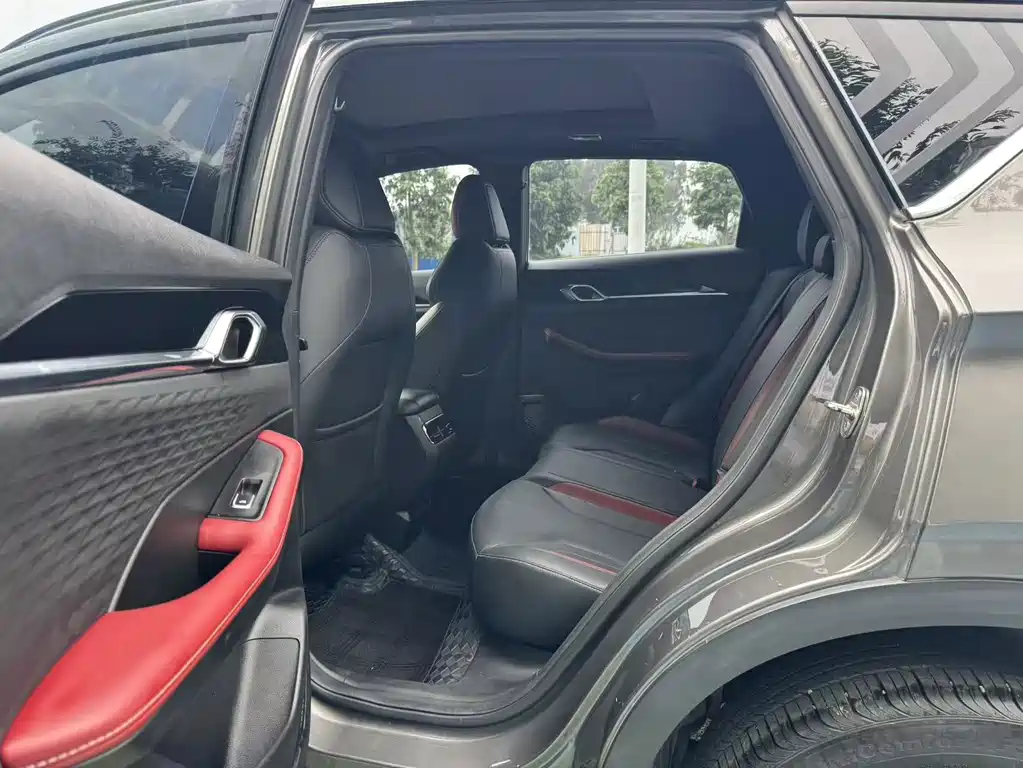 Geely Binyue — миниатюра 12