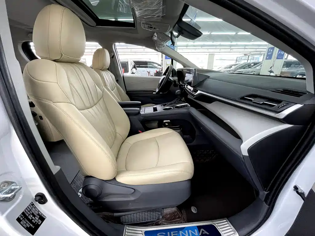 TOYOTA SIENNA