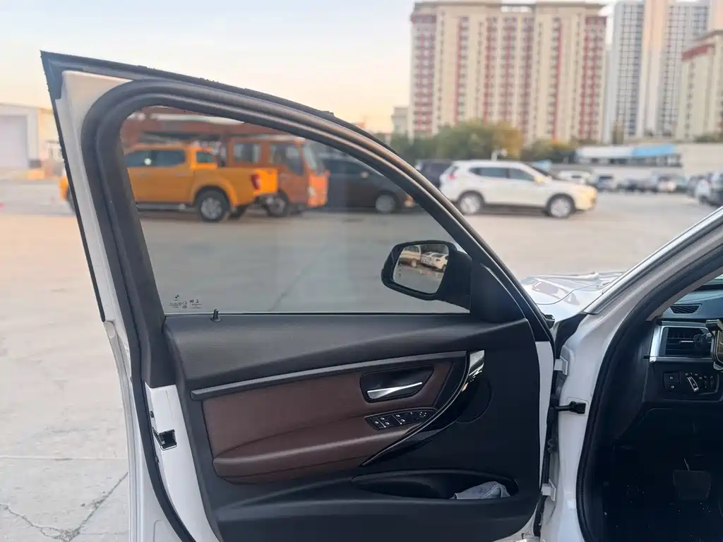 BMW 3 Series — миниатюра 11