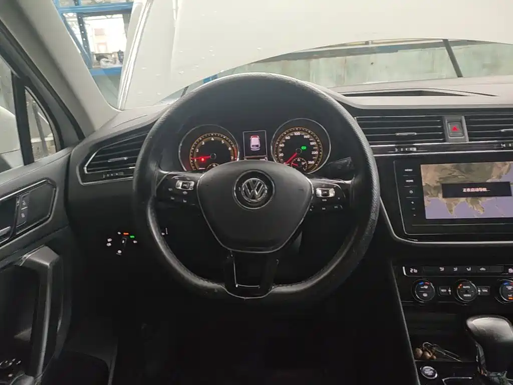 Volkswagen Tiguan L — миниатюра 11