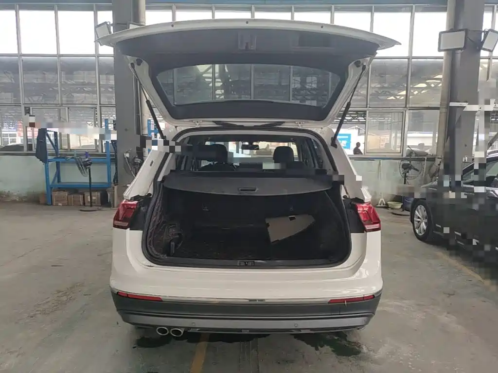 Volkswagen Tiguan L — миниатюра 19