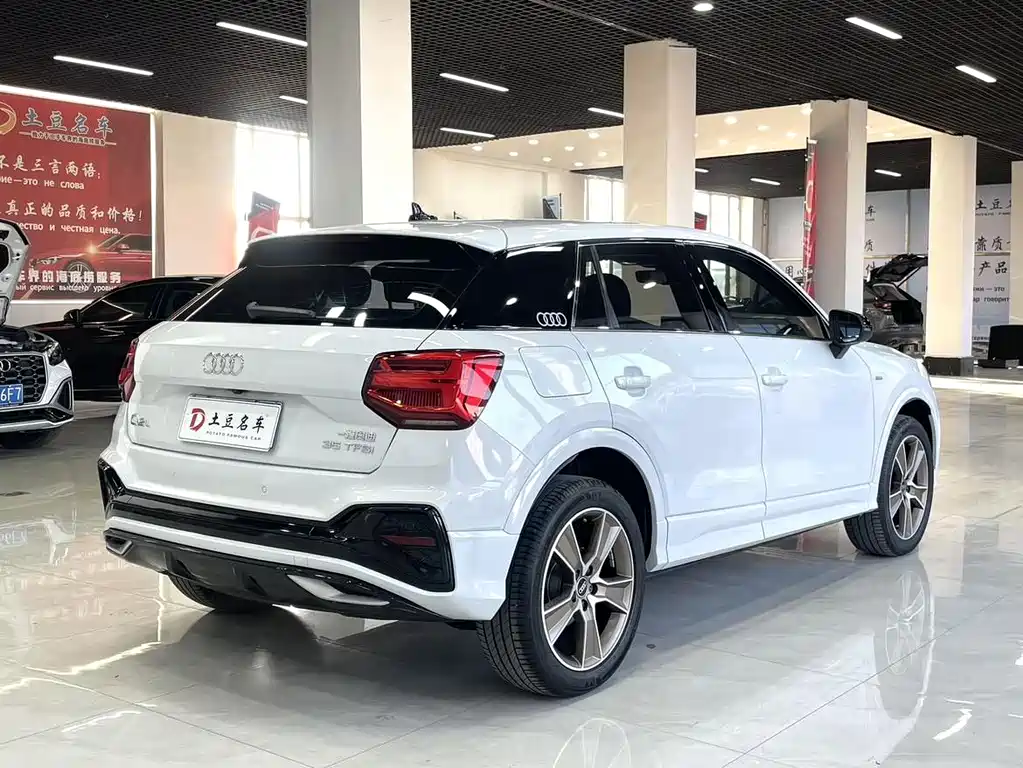 Audi Q2L 2022 35 TFSI Fashion