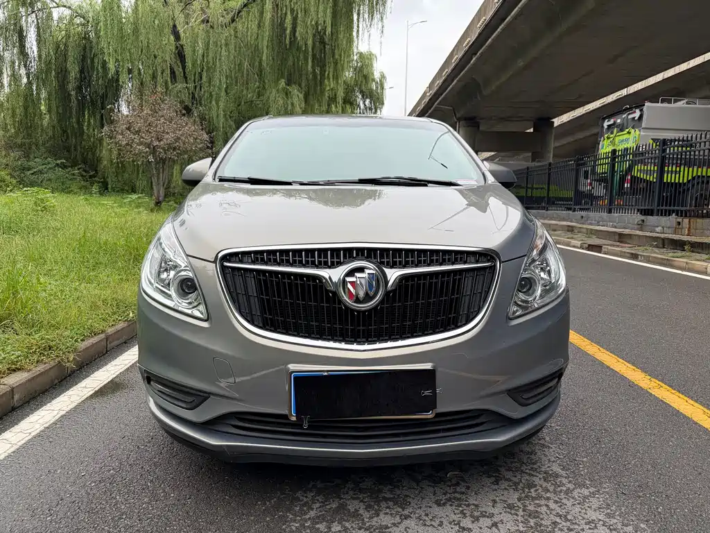 Buick GL8 — миниатюра 2