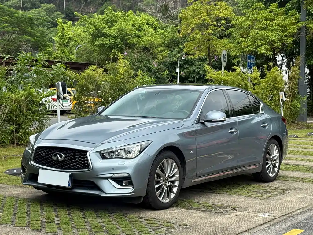 Infiniti Q50L