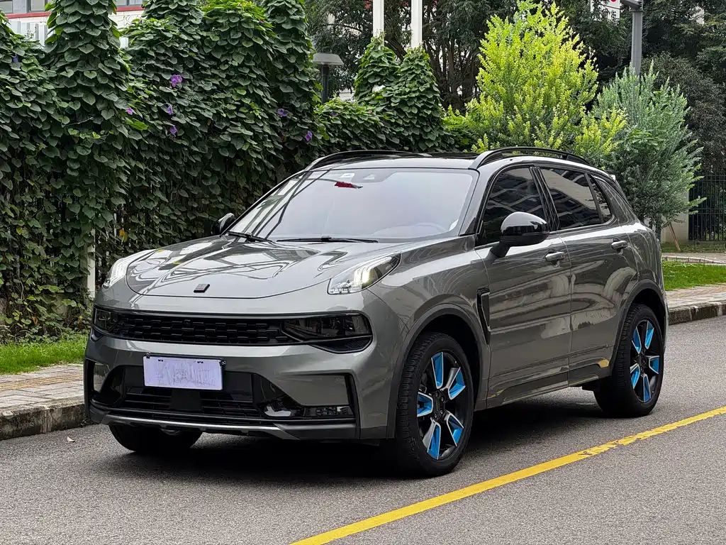 Lynk & Co 01