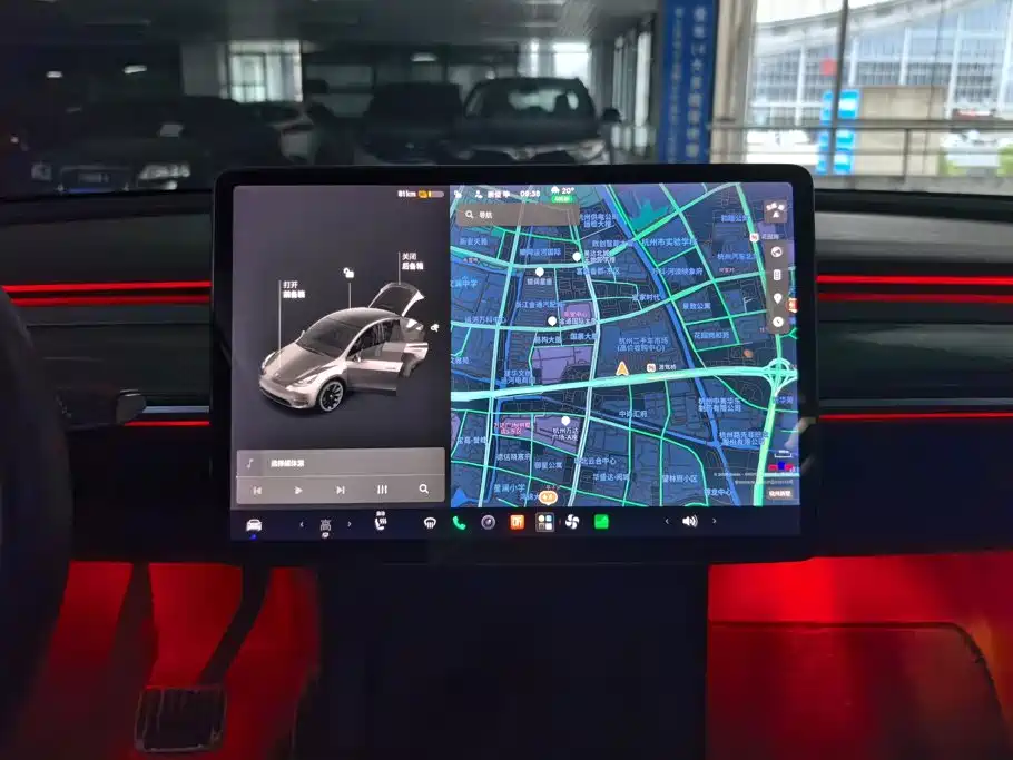 Tesla Model Y — миниатюра 13