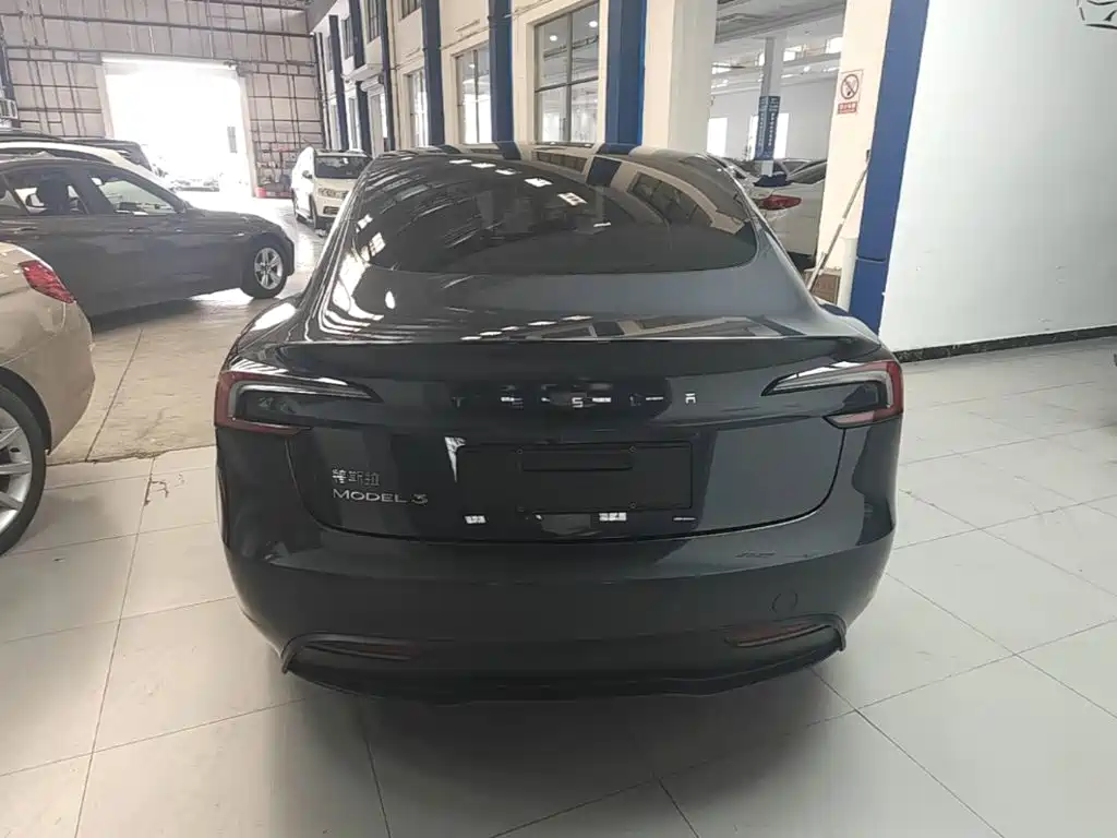Tesla Model 3 — миниатюра 6