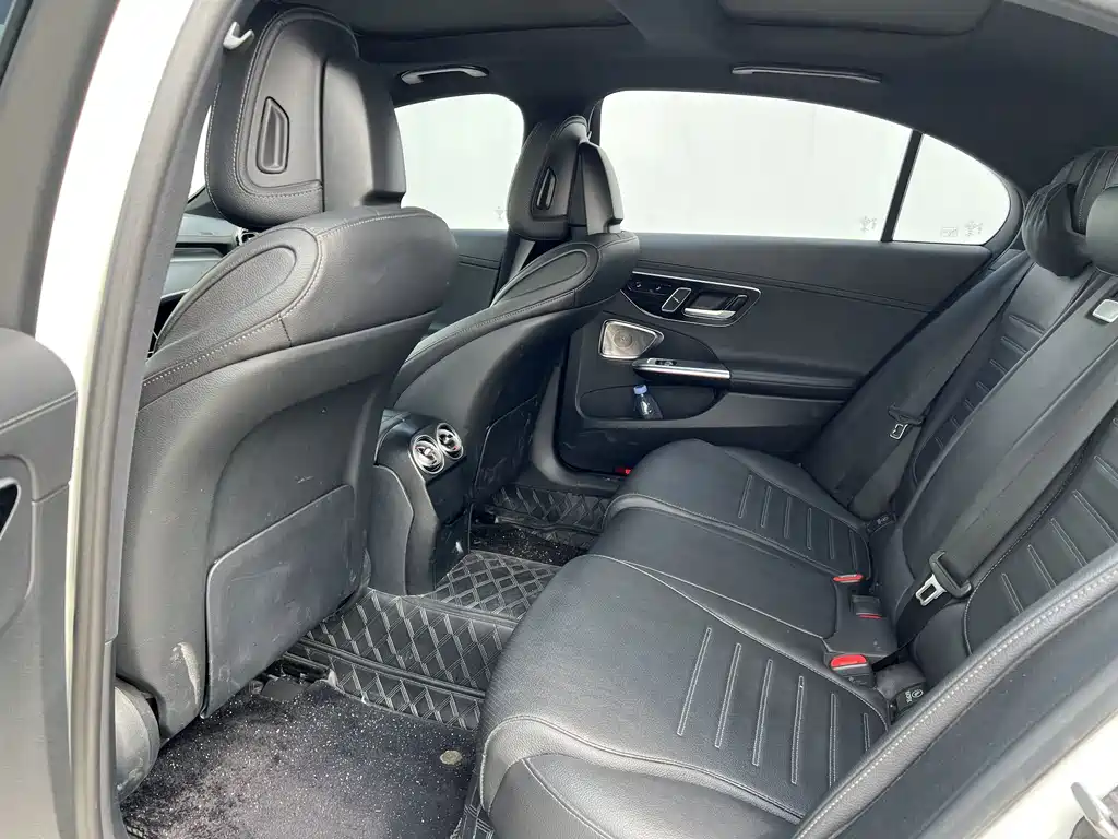 Mercedes-Benz C-Class — миниатюра 6