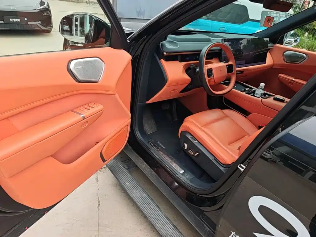 Lynk & Co Рука 900. — миниатюра 16