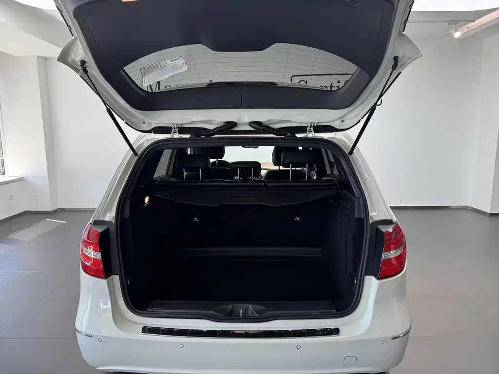 Mercedes-Benz B-Class — миниатюра 2