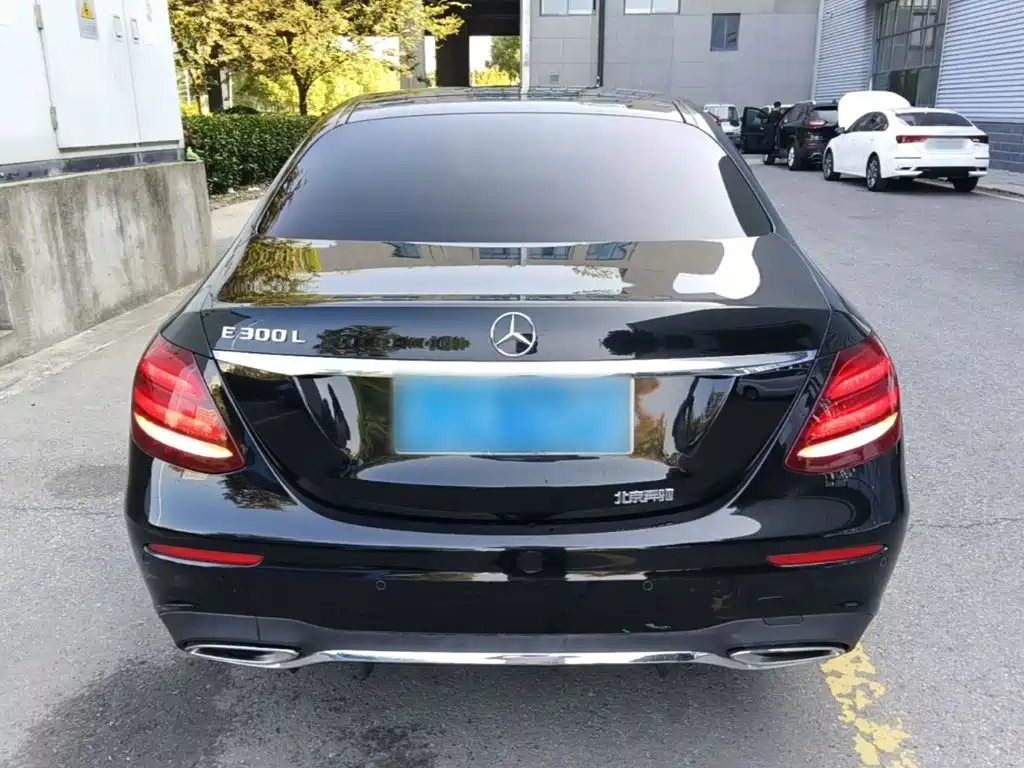Mercedes-Benz E-Class — миниатюра 6