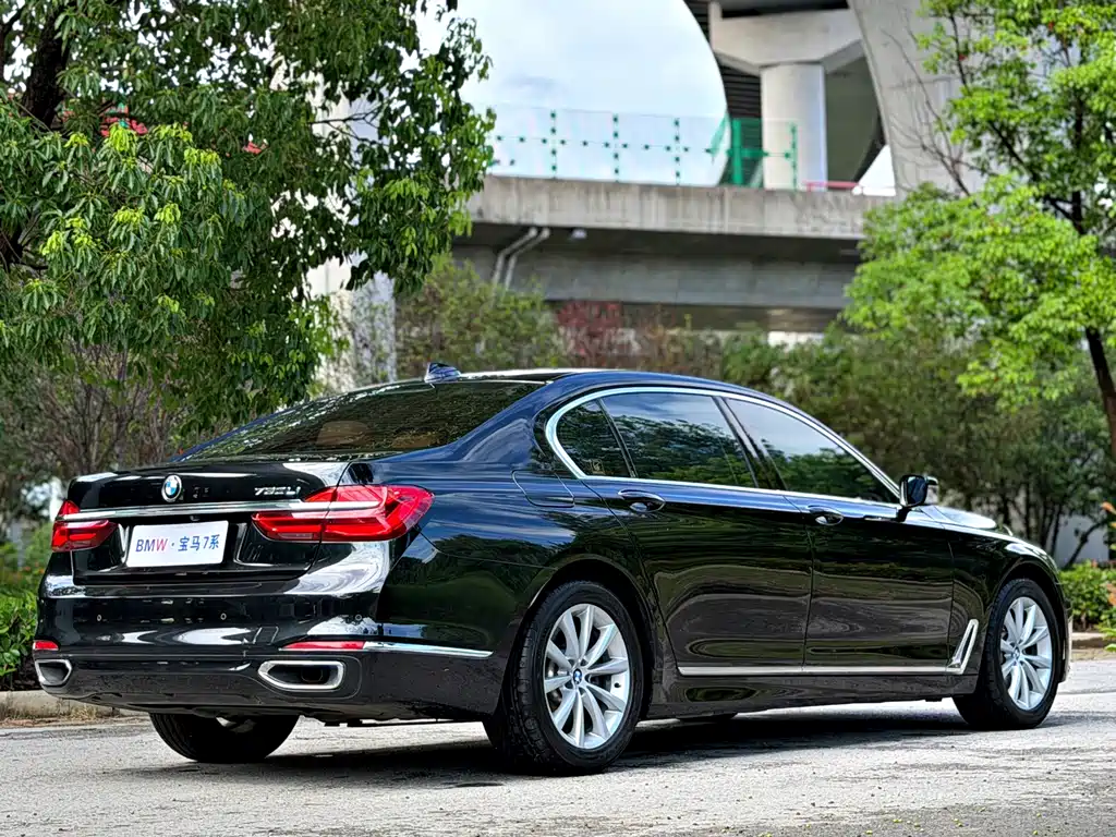 BMW 7 Series — миниатюра 19