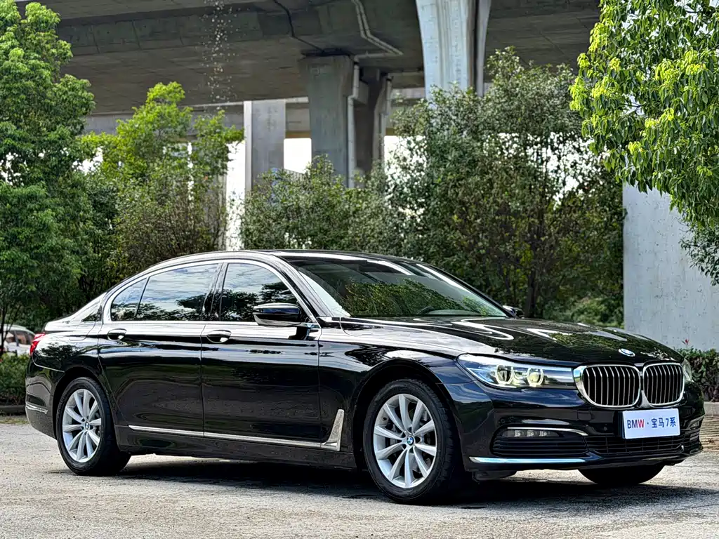 BMW 7 Series — миниатюра 3