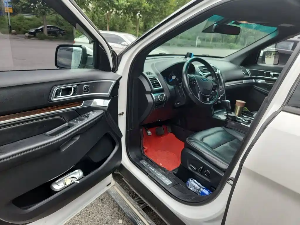Ford Explorer (Import) — миниатюра 17