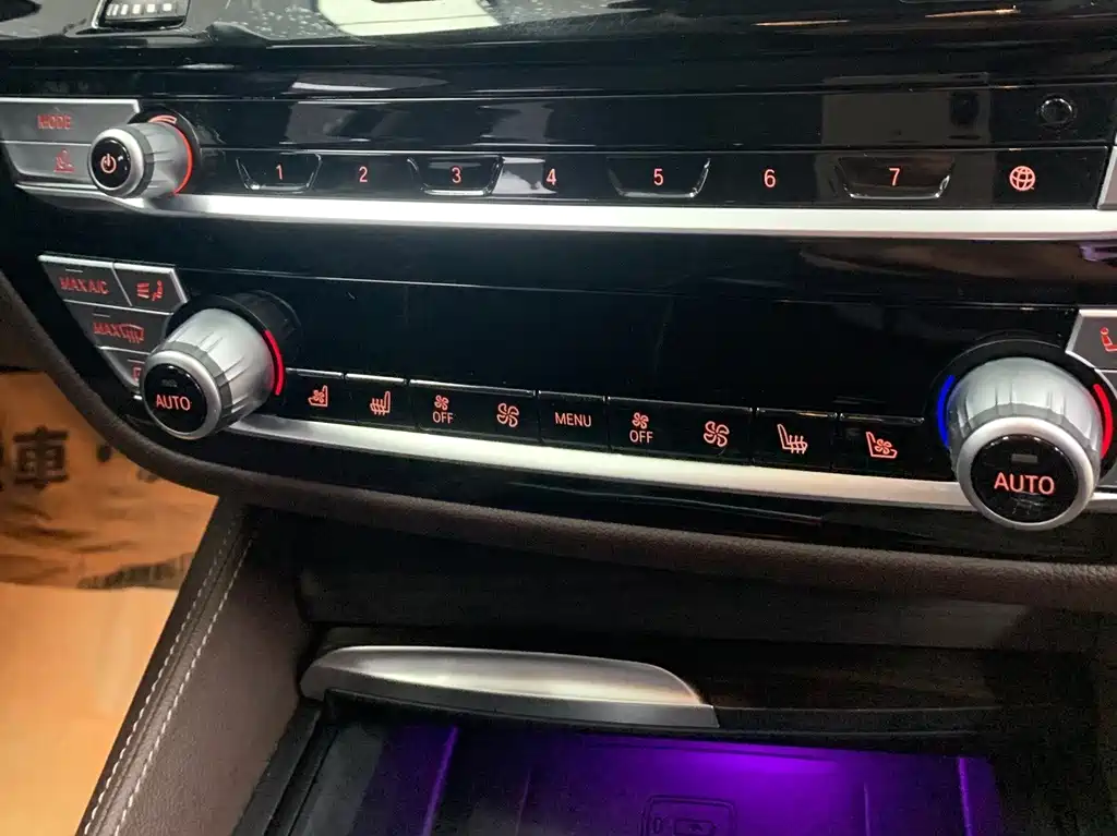 BMW 5 Series — миниатюра 12