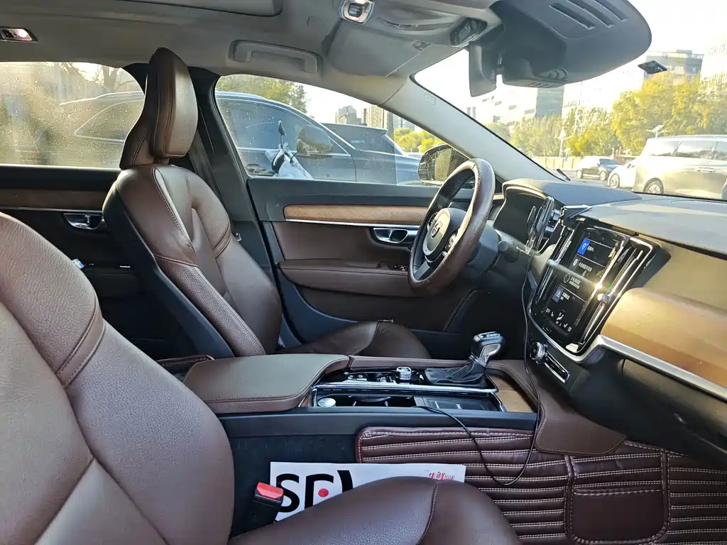 Volvo S90 — миниатюра 13