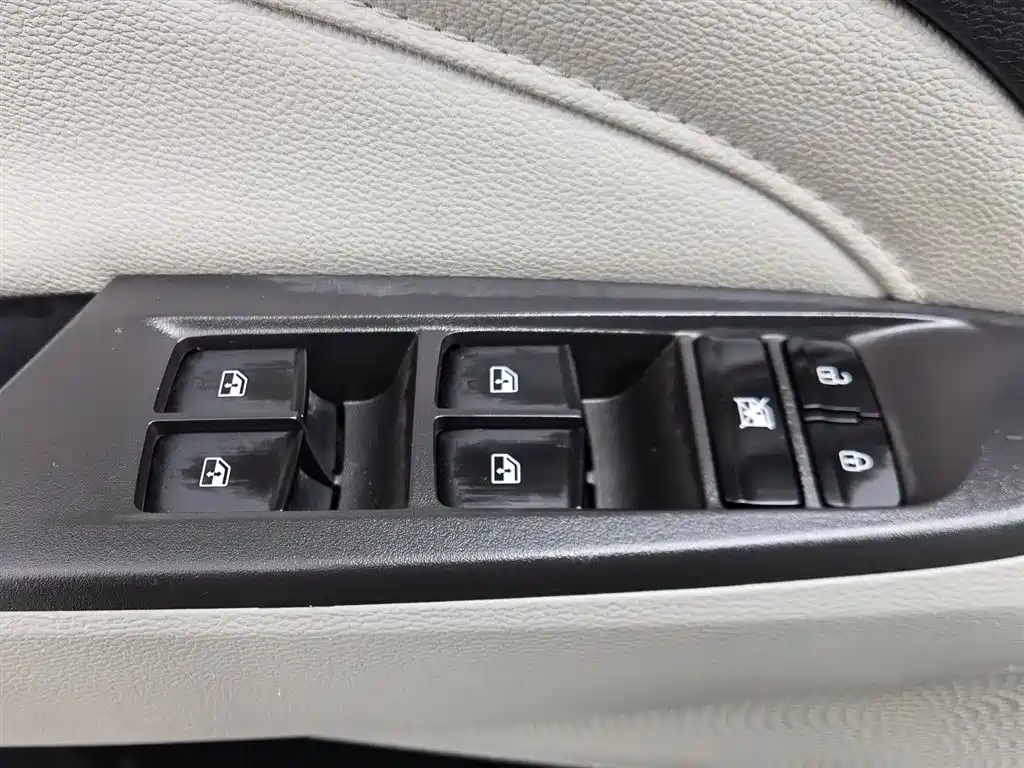 SAIC MAXUS CHASE G50