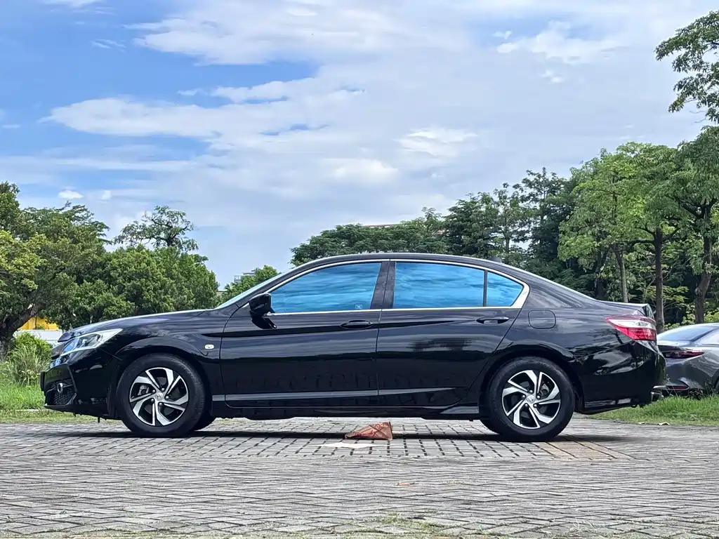 Honda Accord — миниатюра 11