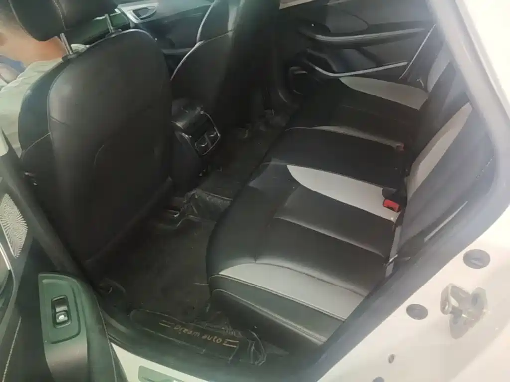 Roewe i6 MAX New Energy — миниатюра 17