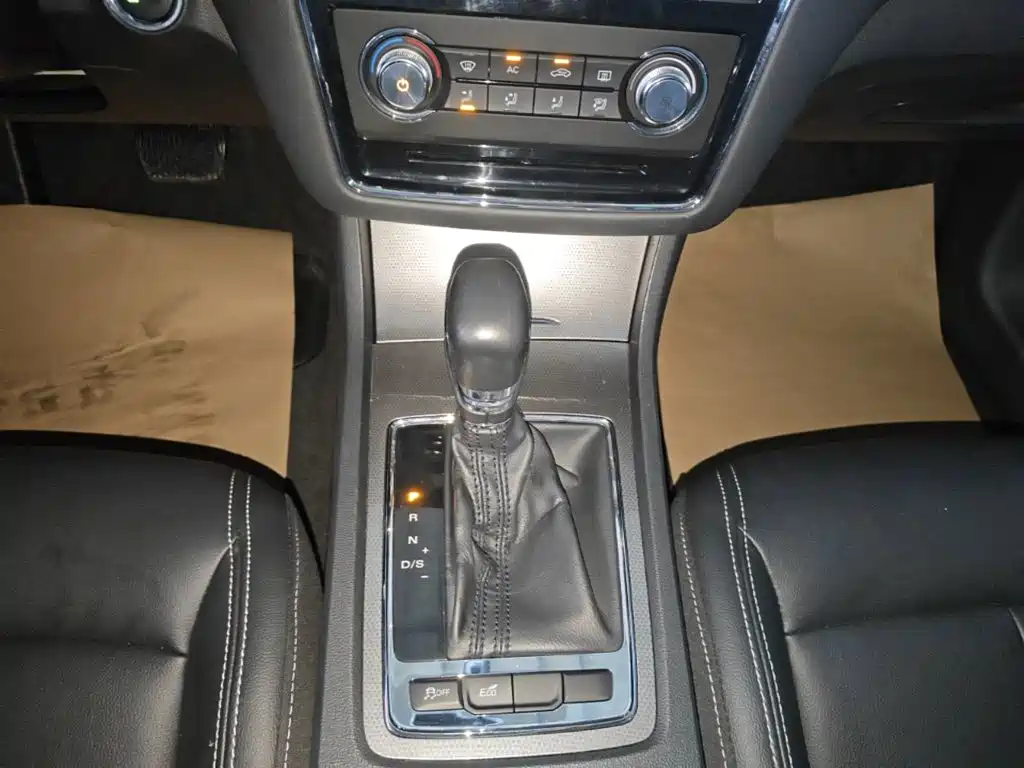 Roewe Roewe i6 Classic — миниатюра 14