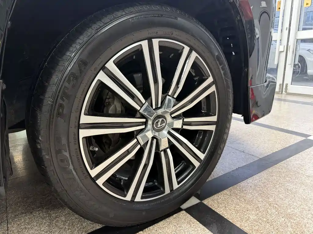 Lexus LX — миниатюра 26
