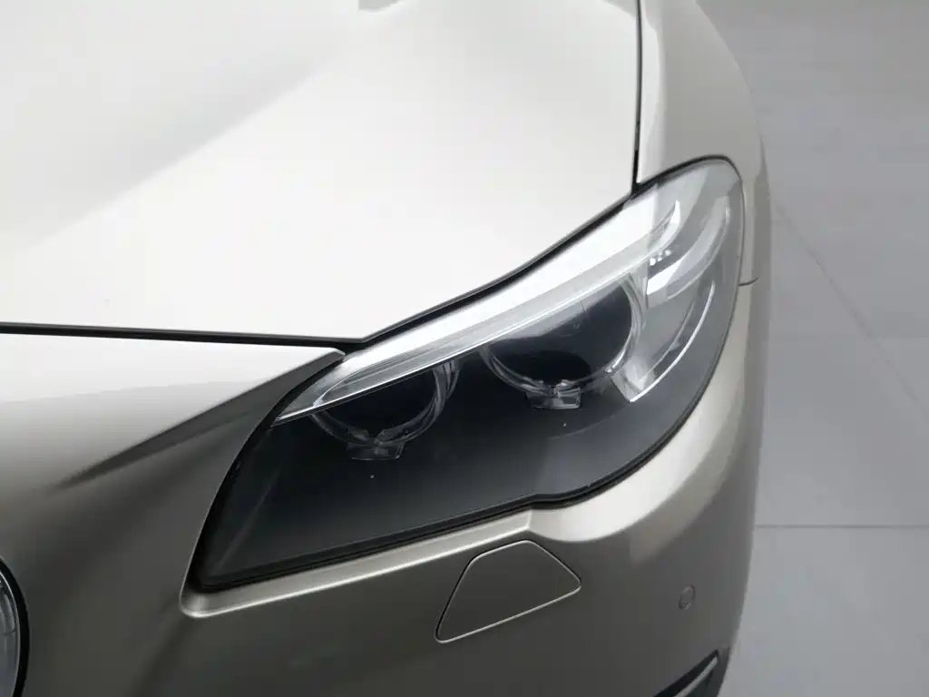 BMW 5 Series — миниатюра 7