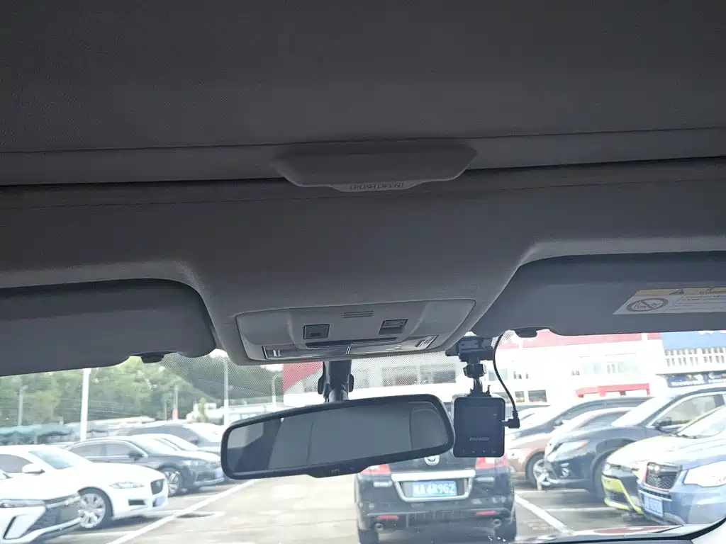 Toyota RAV4 — миниатюра 8