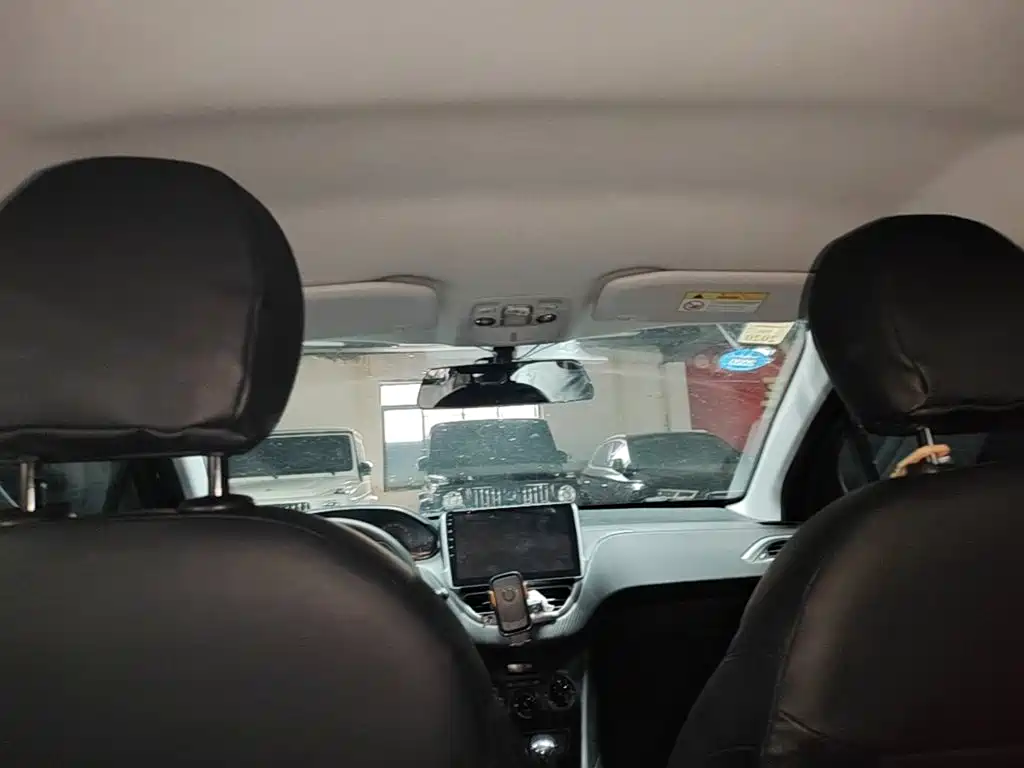 Peugeot 2008 — миниатюра 18