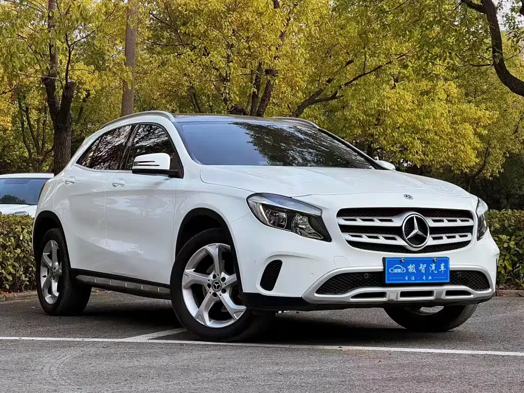 MERCEDES-BENZ GLA