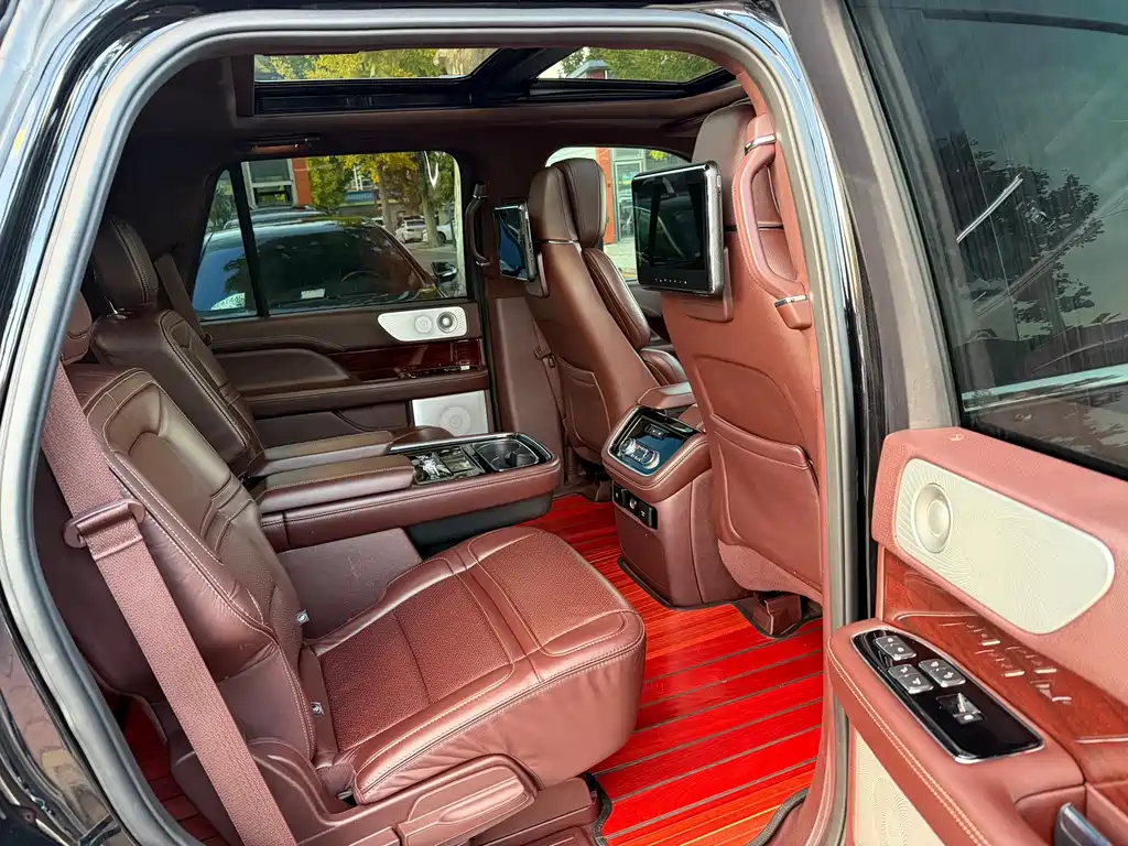 Lincoln Navigator — миниатюра 13