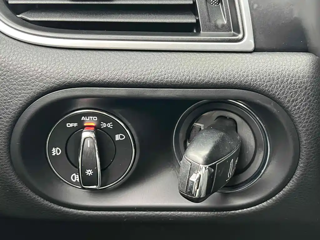Porsche Macan — миниатюра 16