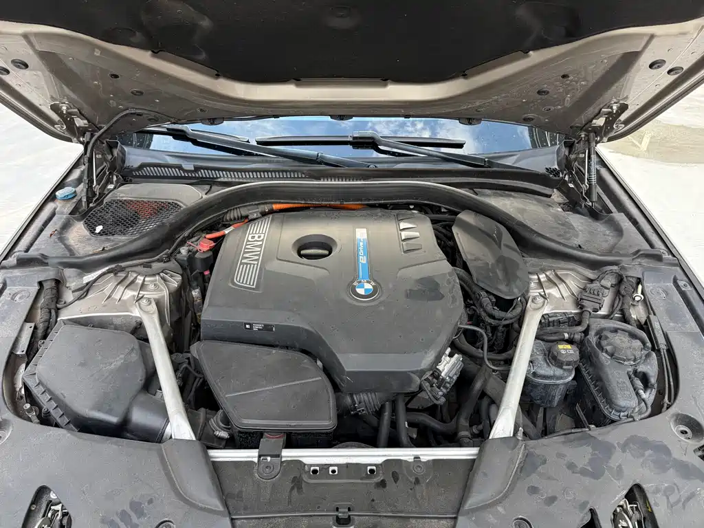 BMW 5 Series New Energy — миниатюра 15