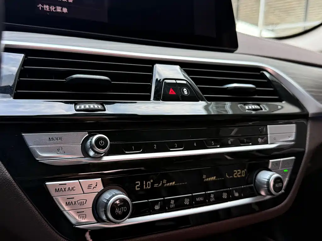 BMW 5 Series New Energy — миниатюра 30