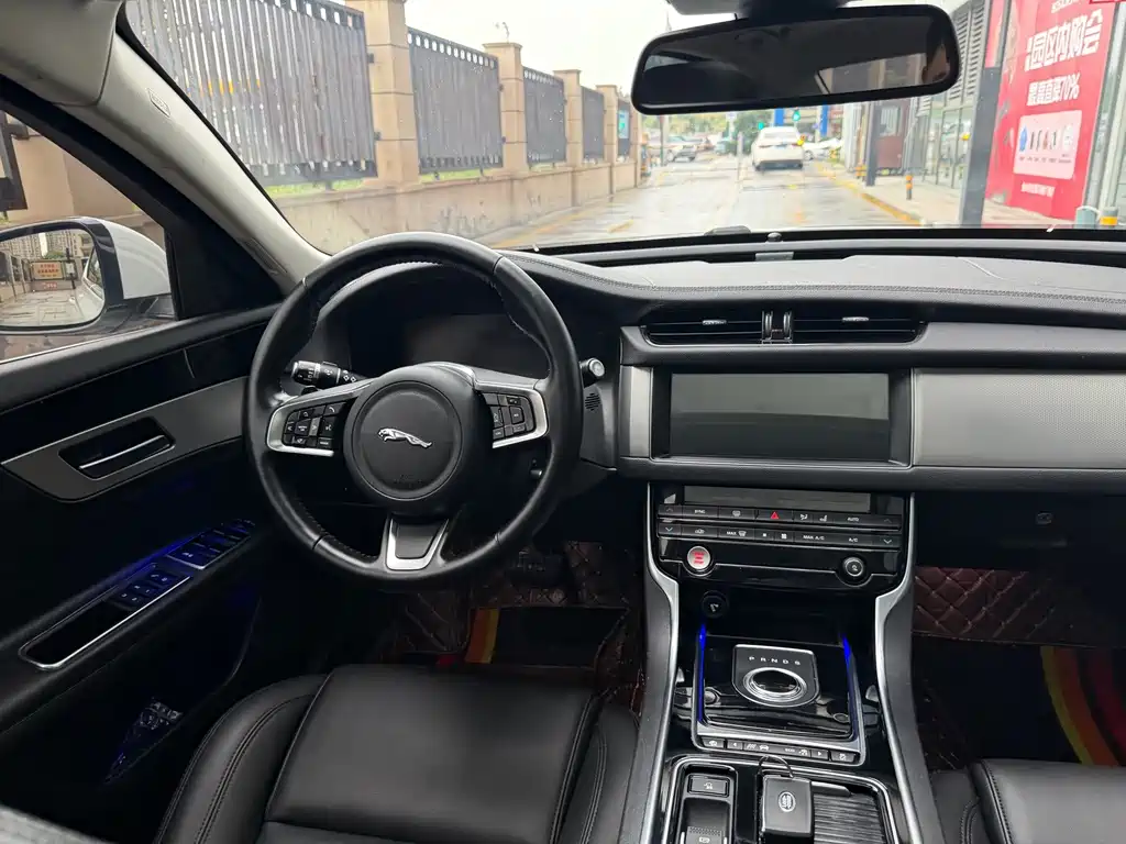 Jaguar XFL — миниатюра 7