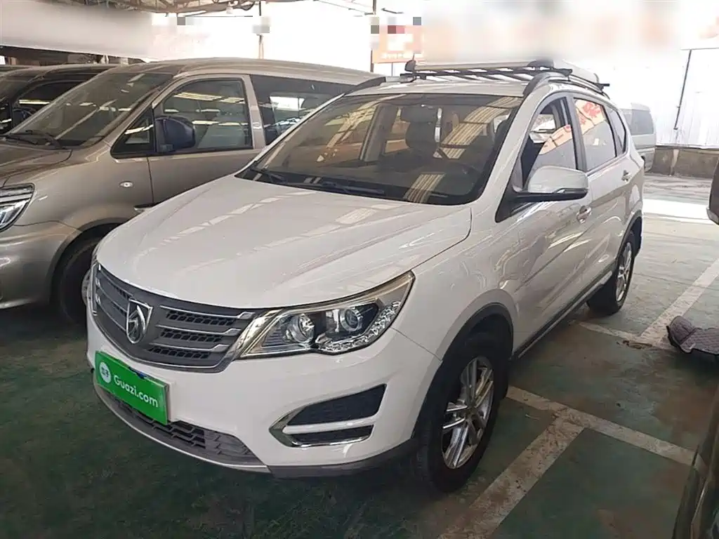 Купить Baojun 560