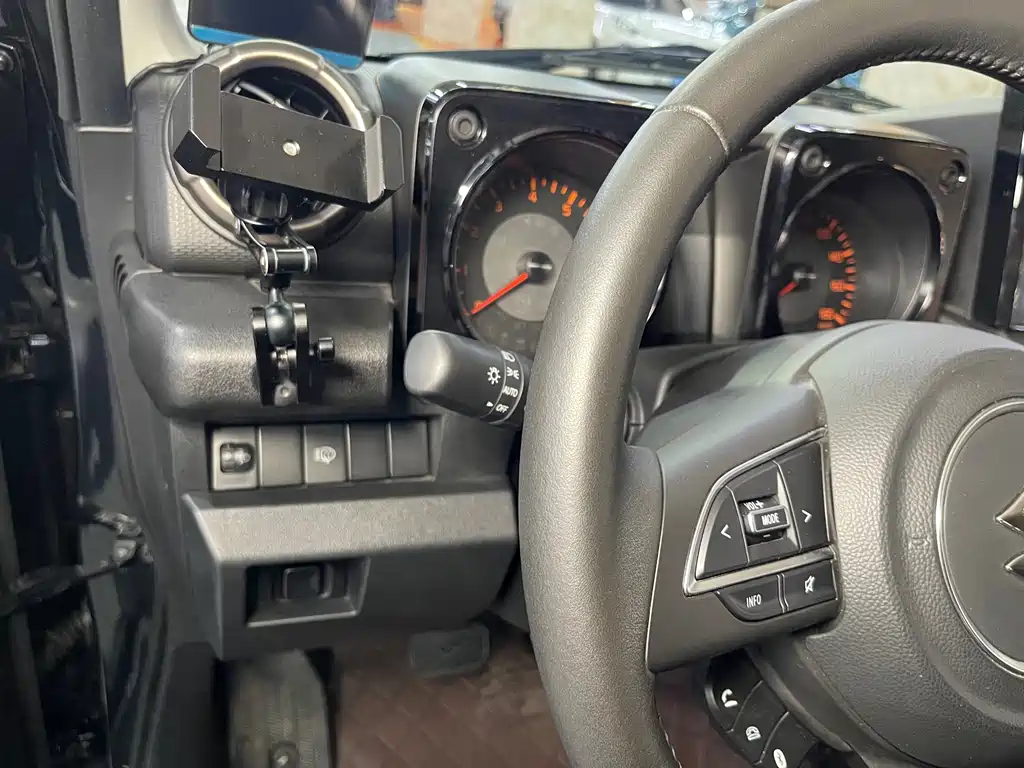 Suzuki Jimny — миниатюра 6