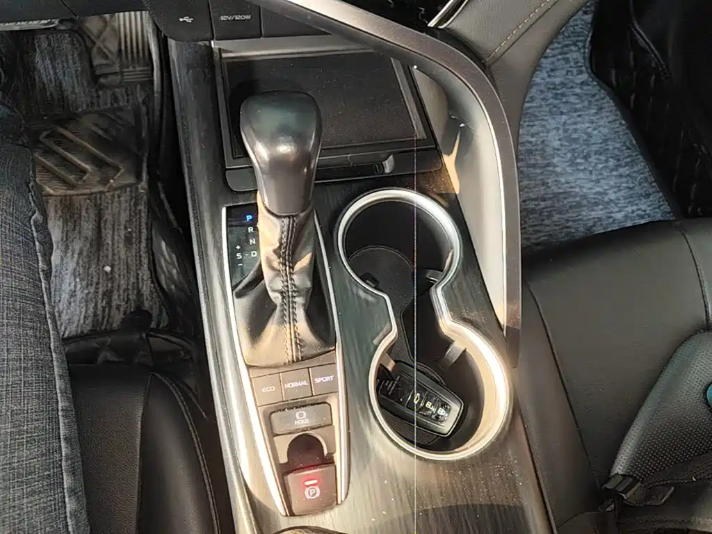 Toyota Camry — миниатюра 14