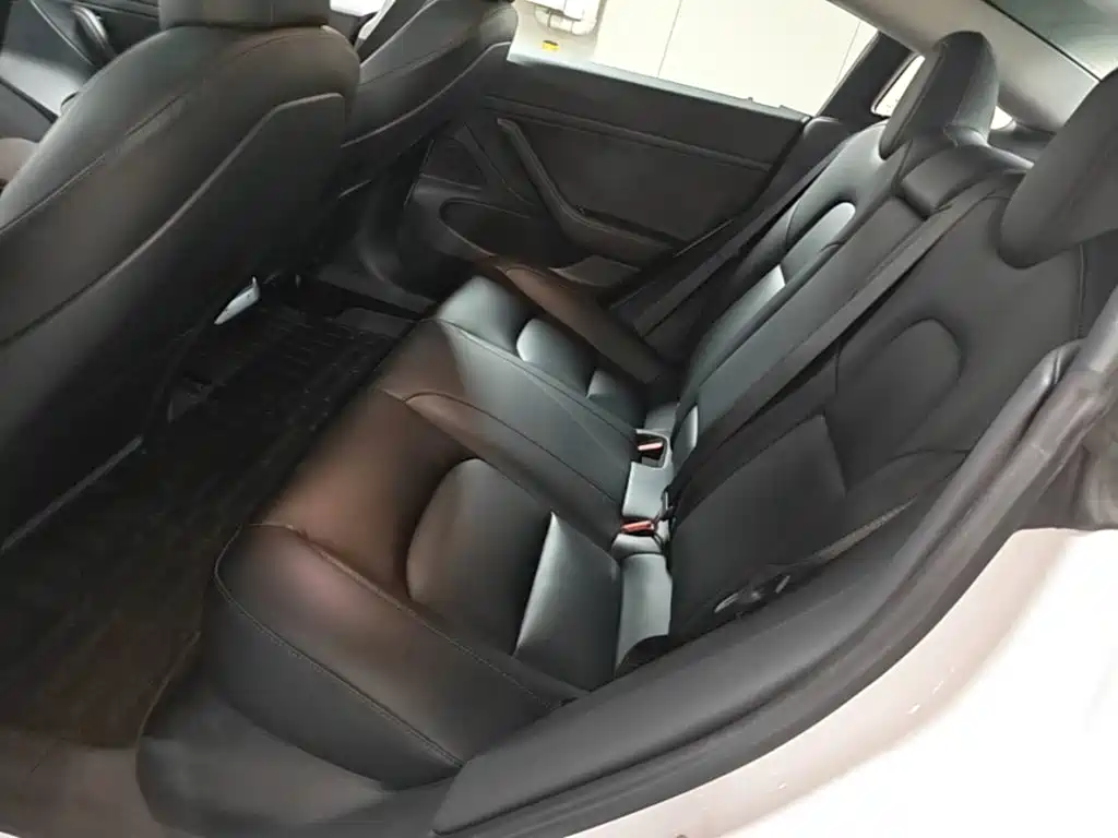 Tesla Model 3 — миниатюра 17