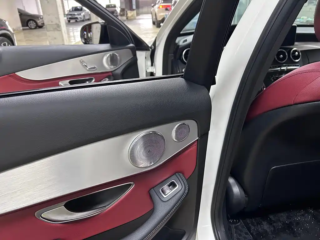Mercedes-Benz C-Class — миниатюра 6