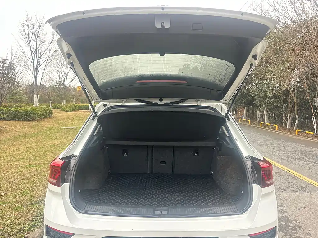 VOLKSWAGEN T ROC EXPLORING SONGS