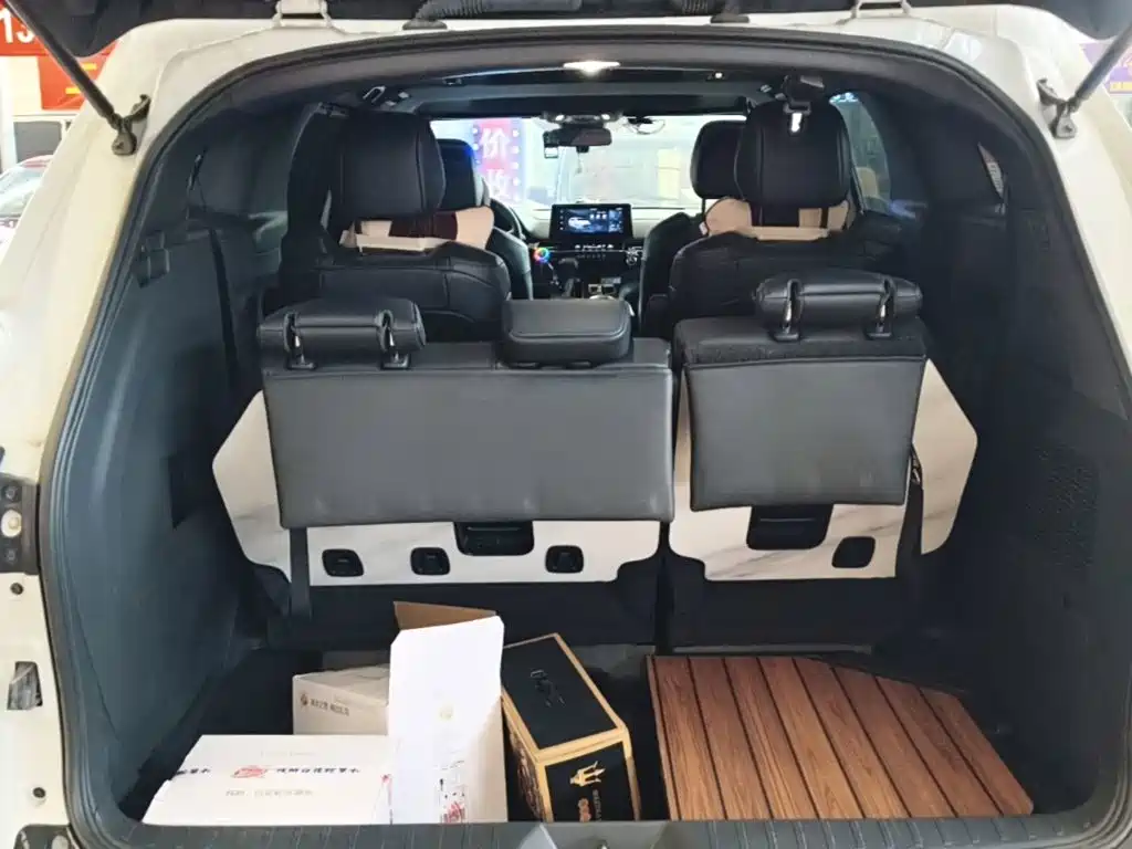 Toyota Granvia — миниатюра 19