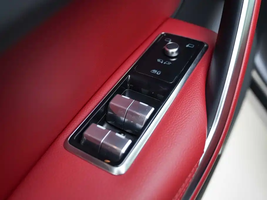 Jaguar F-PACE — миниатюра 11
