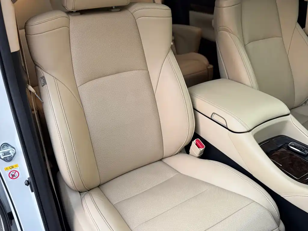 Toyota Alphard — миниатюра 13
